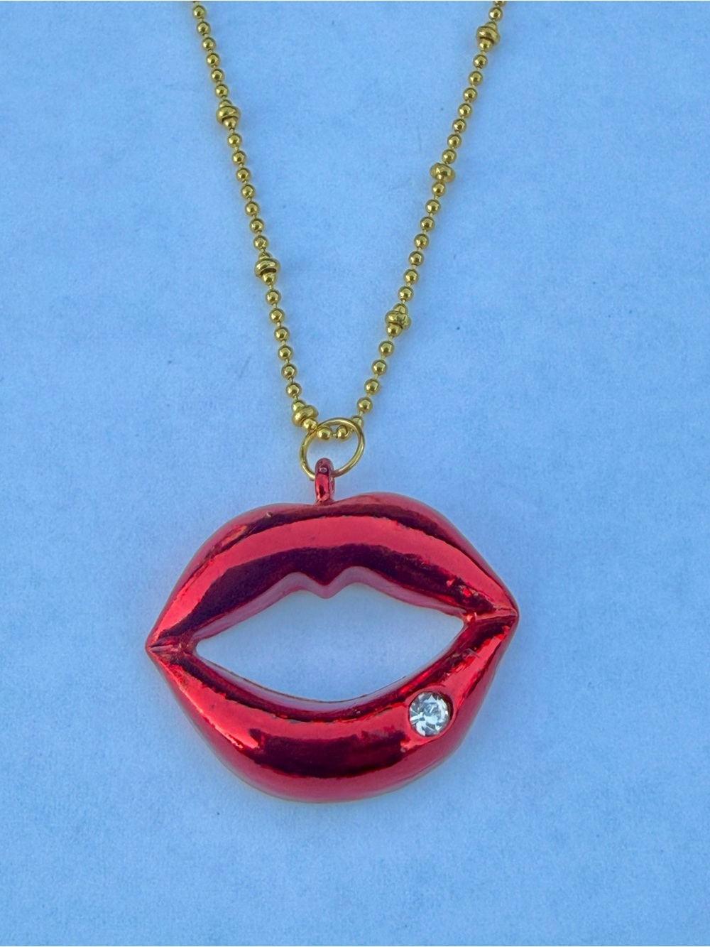 NEW BETSEY JOHNSON RED LIPS KISS ME NECKLACE